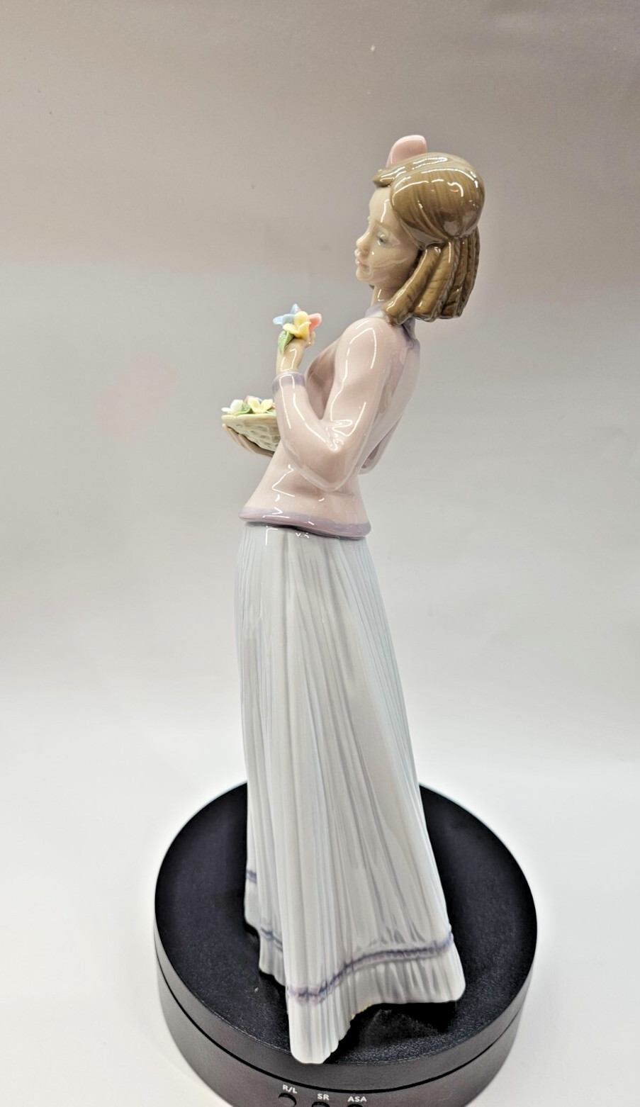 Lladro Figurine: 7644 Innocence in Bloom, Retired – No Box