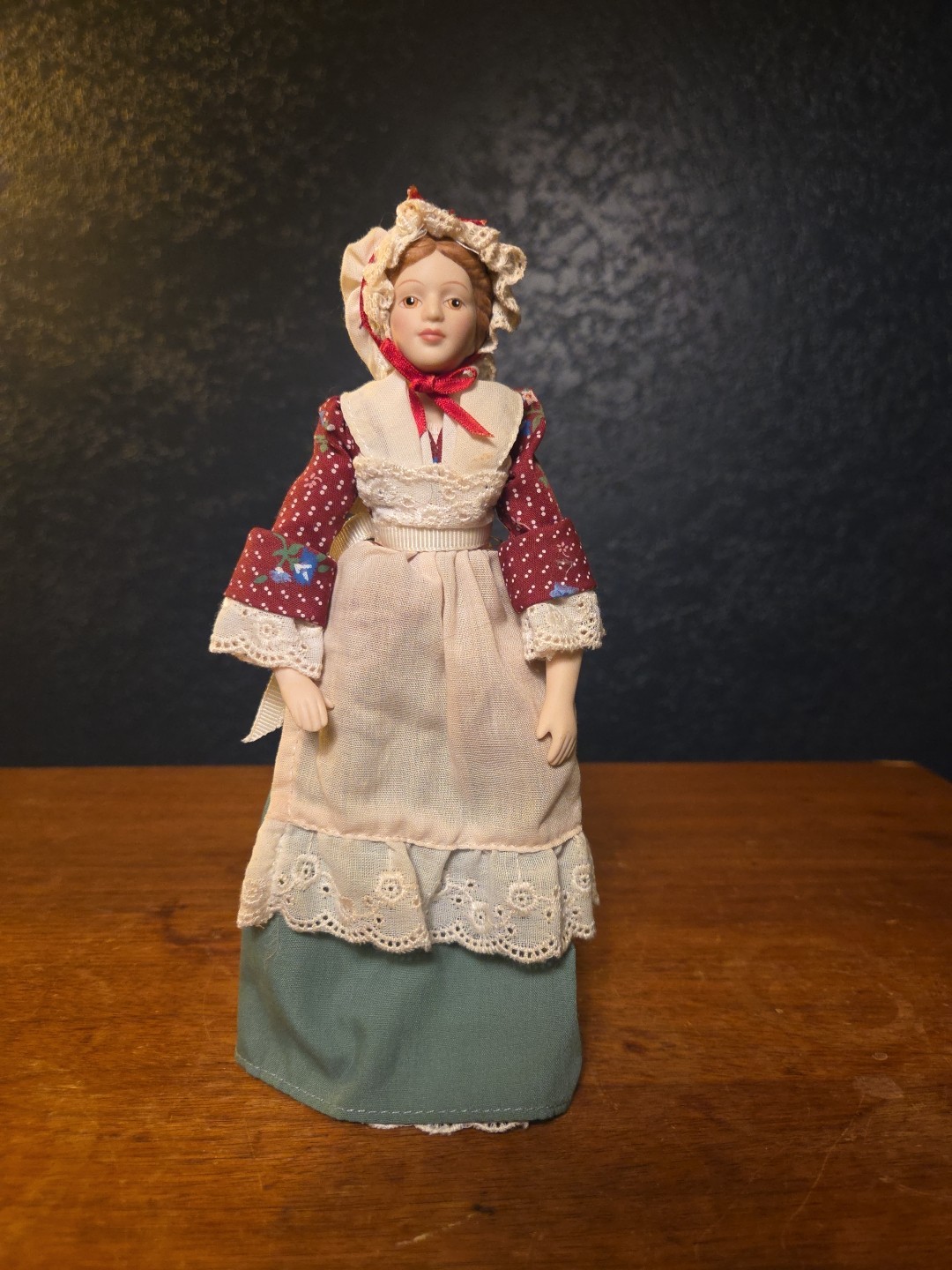 Avon Fashion Of American Times Early American Vintage Porcelain Doll 1987