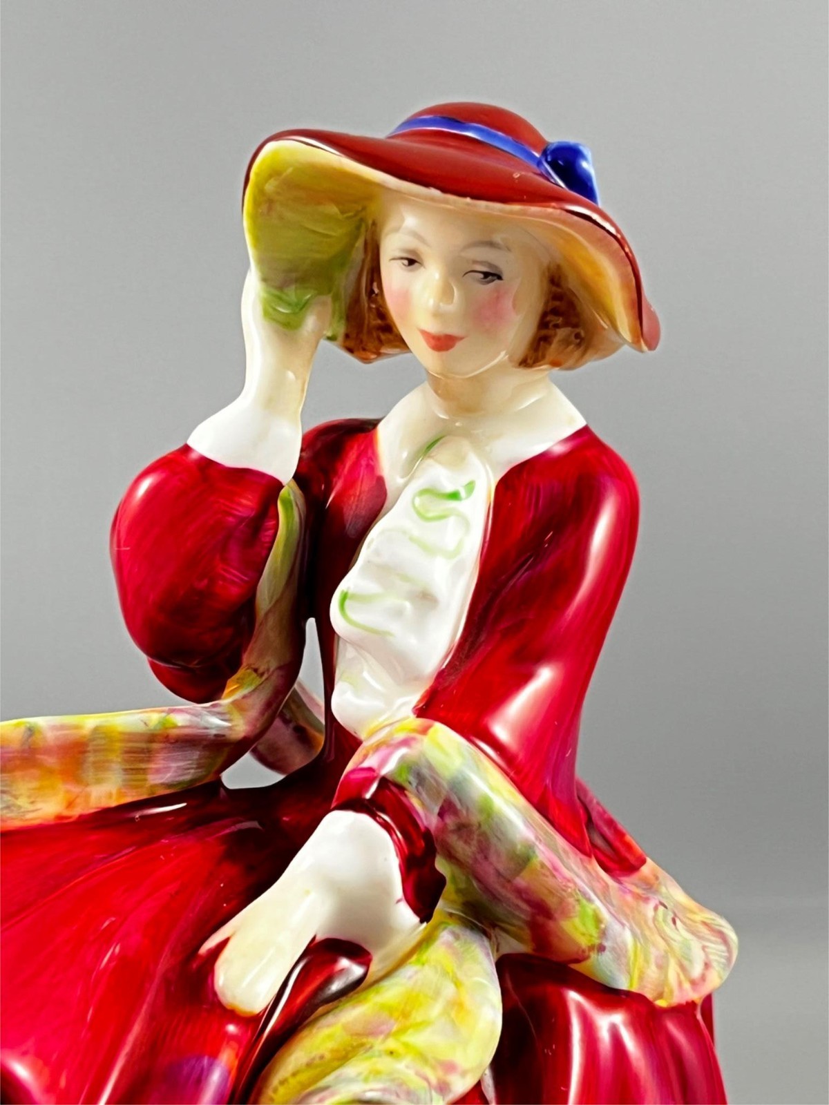 Royal Doulton England Bone China “TOP OF THE HILL” HN 1834 Figurine 7.25″ Tall