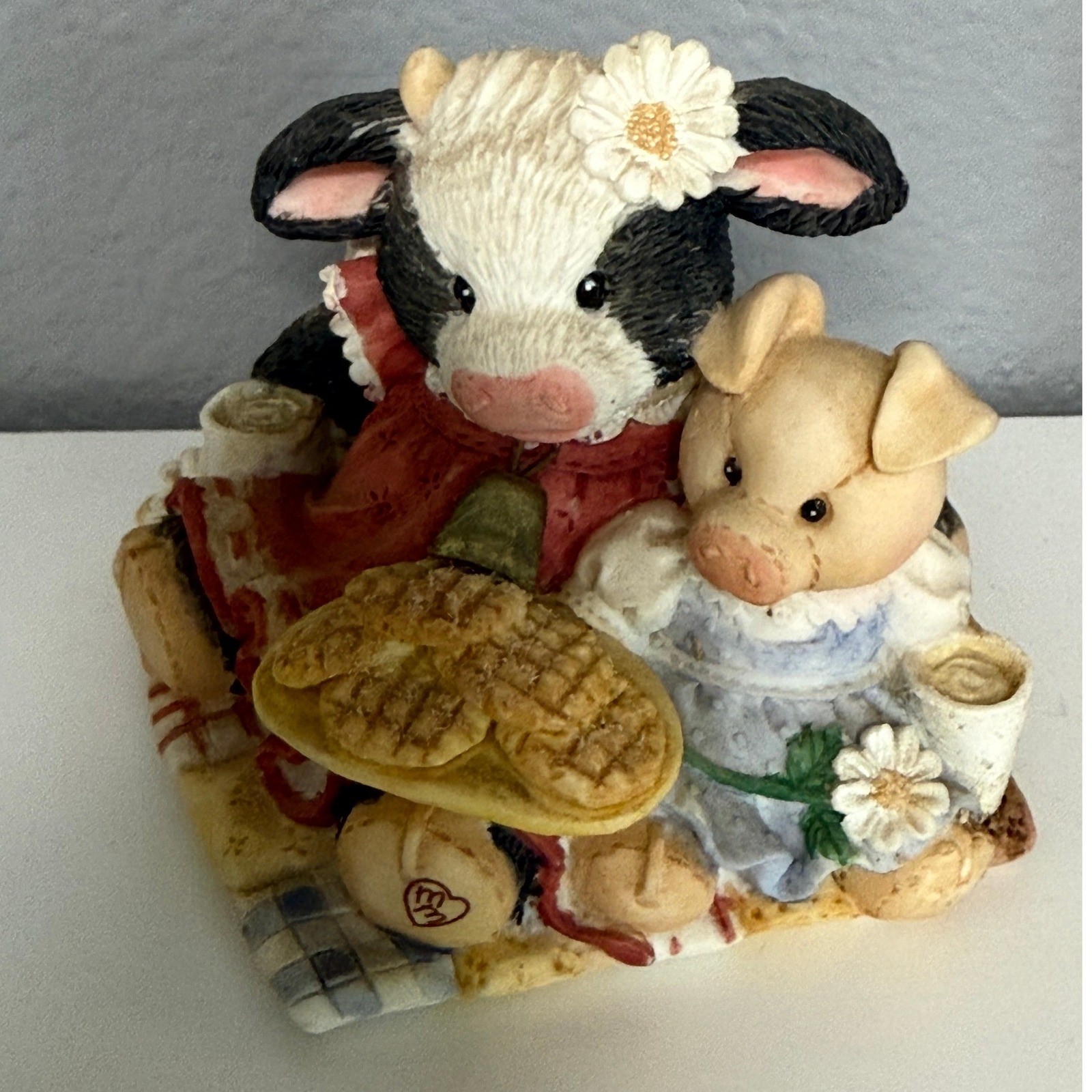 Enesco Mary’s Moo Moos Figurine 1993 OS Multicolor Excellent Cookies Sharing