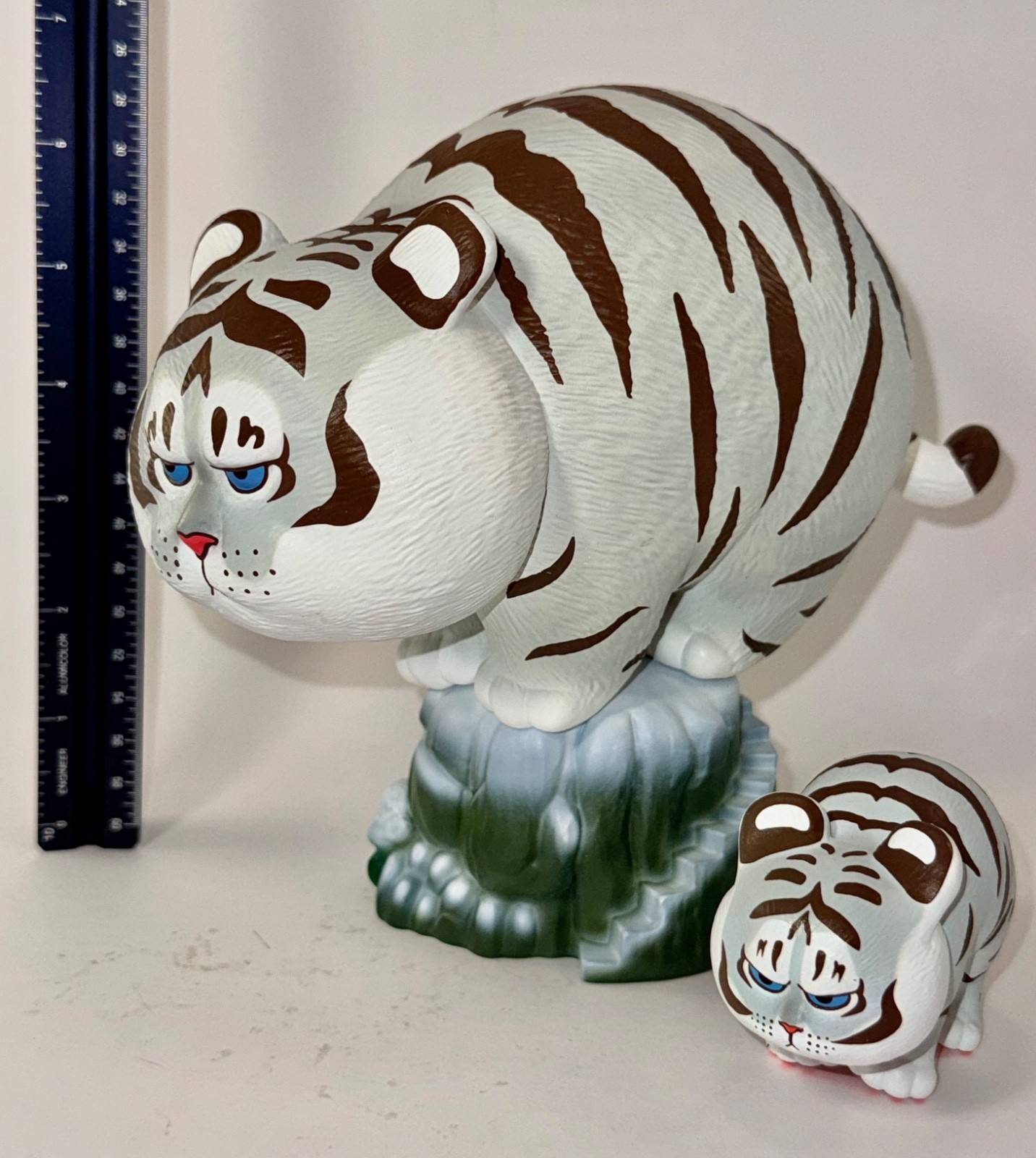 Mighty Jaxx “It’s Lonely at the Top” Polystone Sculpture by BU2MA Excellent