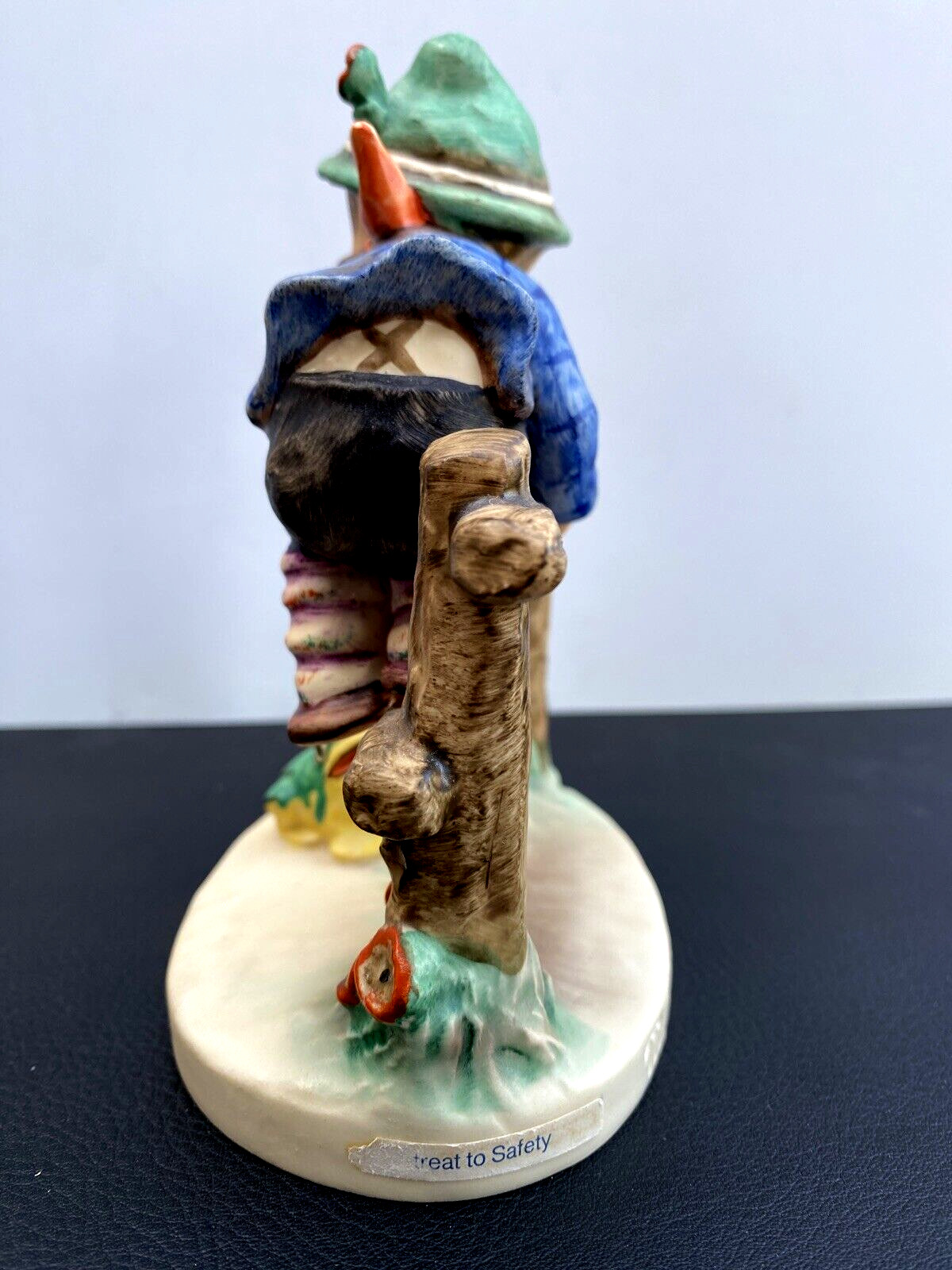 Hummel Goebel Figurine ”Retreat to Safety” 201/1 ..5.75 in” Tall