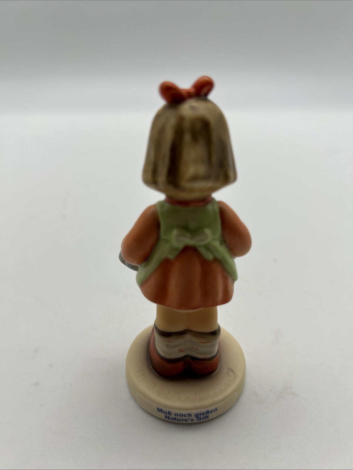 VINTAGE GOEBEL HUMMEL FIGURINE Natures Gift #729 Approx 3.5″ Girl Watering Can