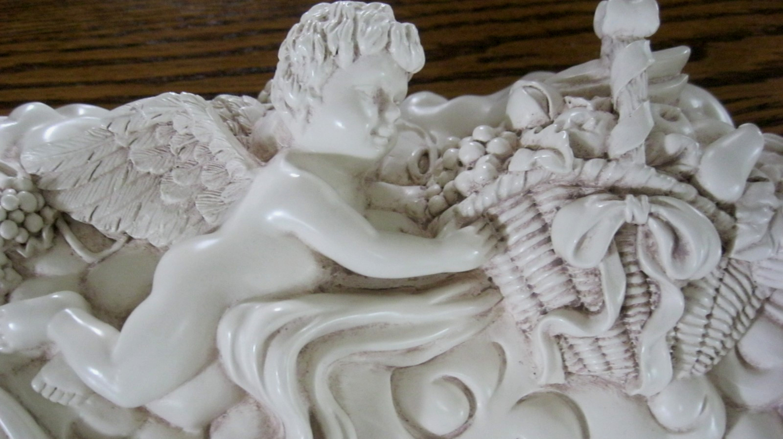 Wang’s Int’l Inc. Embossed Victorian Style White Cherubs & Flowers Wall Decor