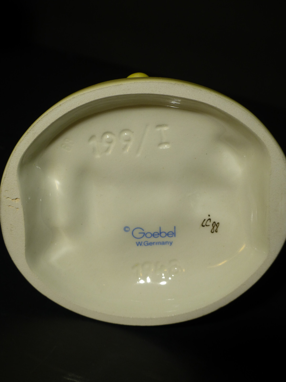 Vintage Goebel Hummel – Feeding Time – #199/1 – TMK5 – Large Version