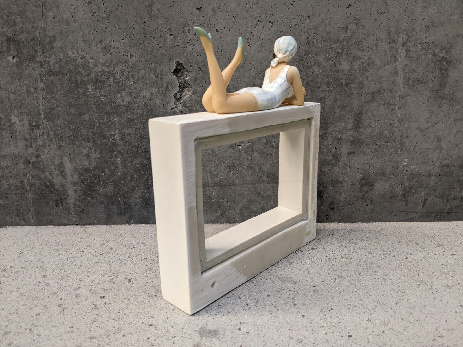 Retro Bathing Beauty Roaring 20’s Style Figurine Sunbathing – Glass backed Frame