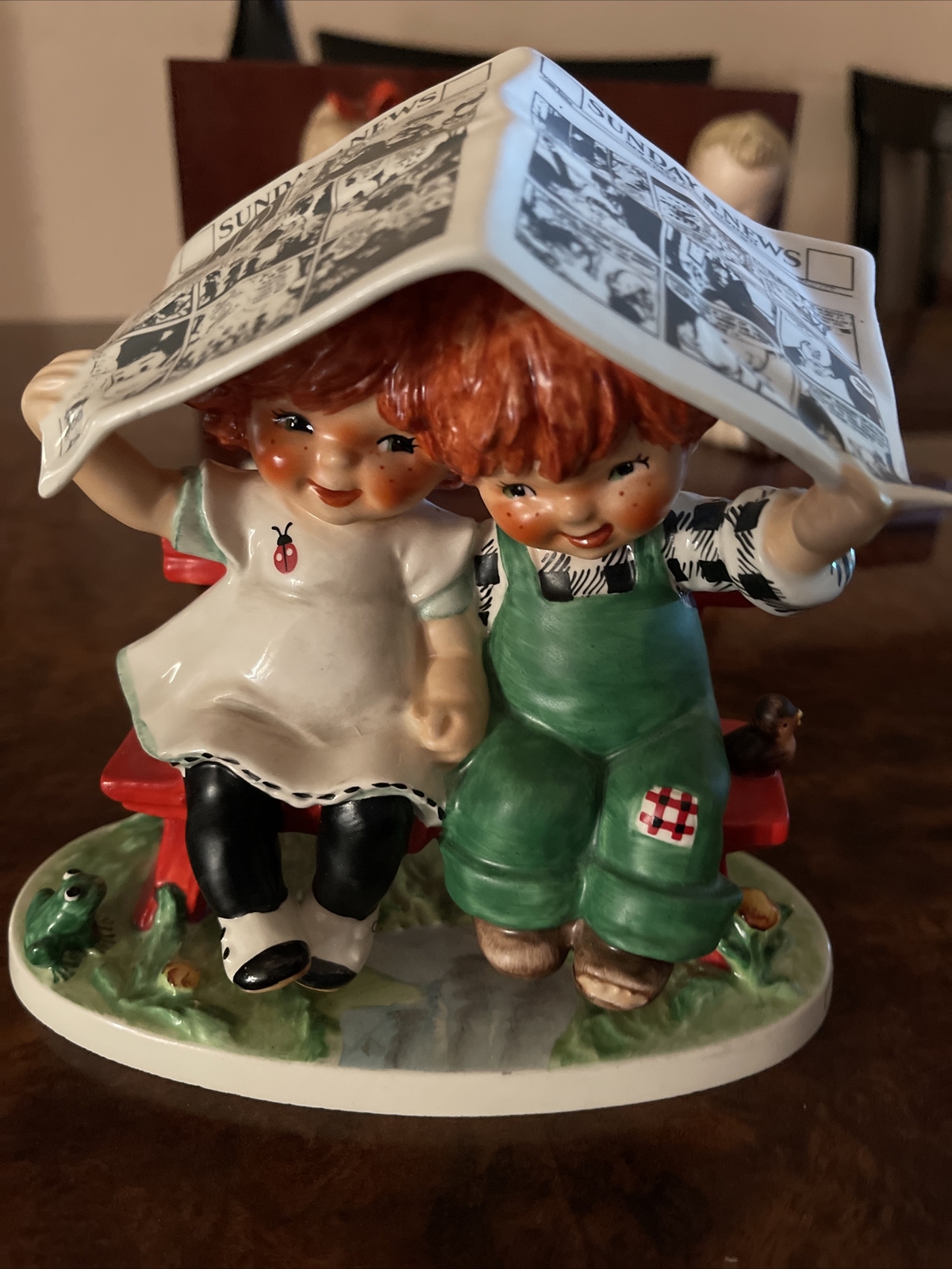 GOEBEL W.GERMANY RED HEADS “LET IT RAIN”FIGURINE CHARLOT BYJ 51 TMK5