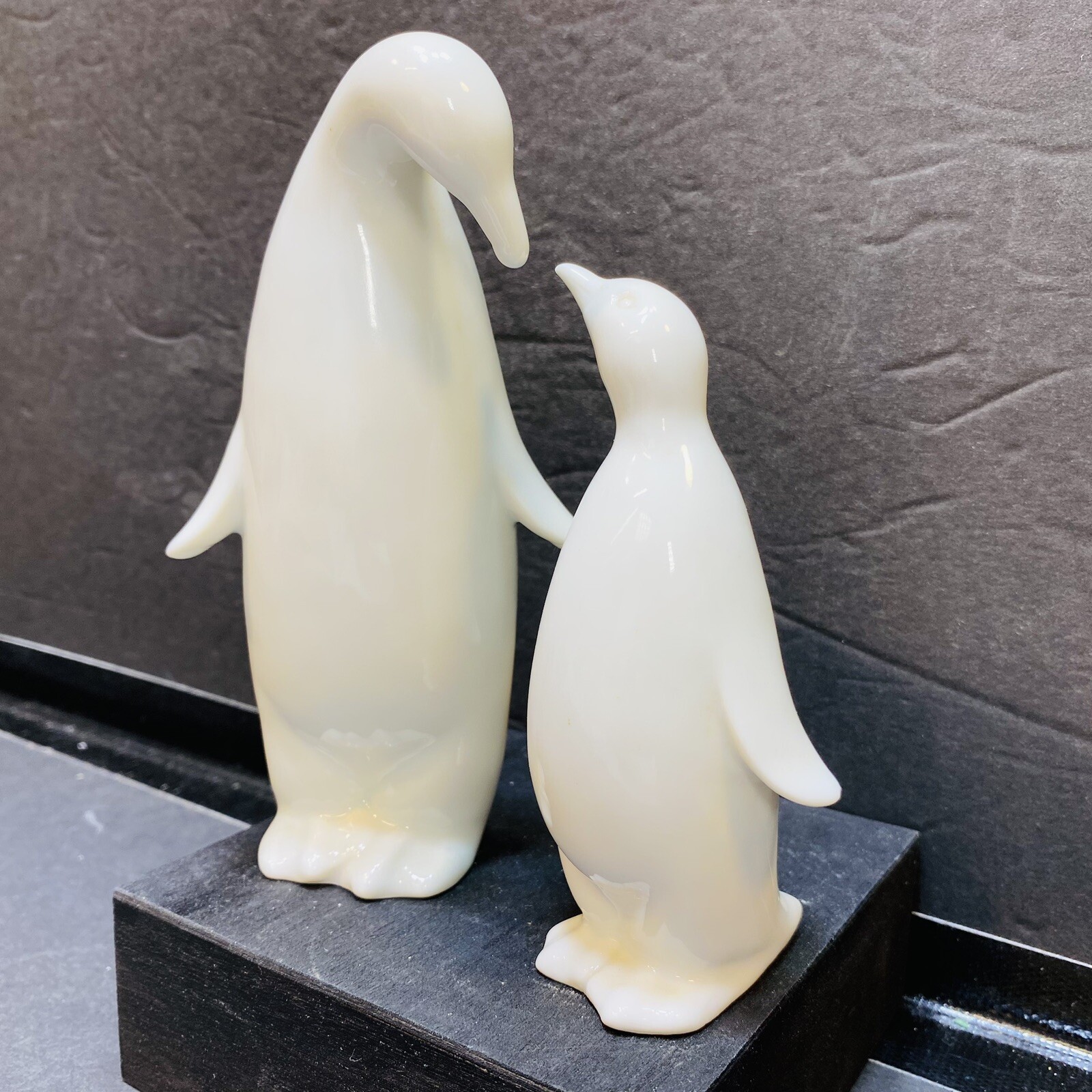 Crowning Touch Penguin Pair White Figurines Japan Porcelain Parent And Child Vtg