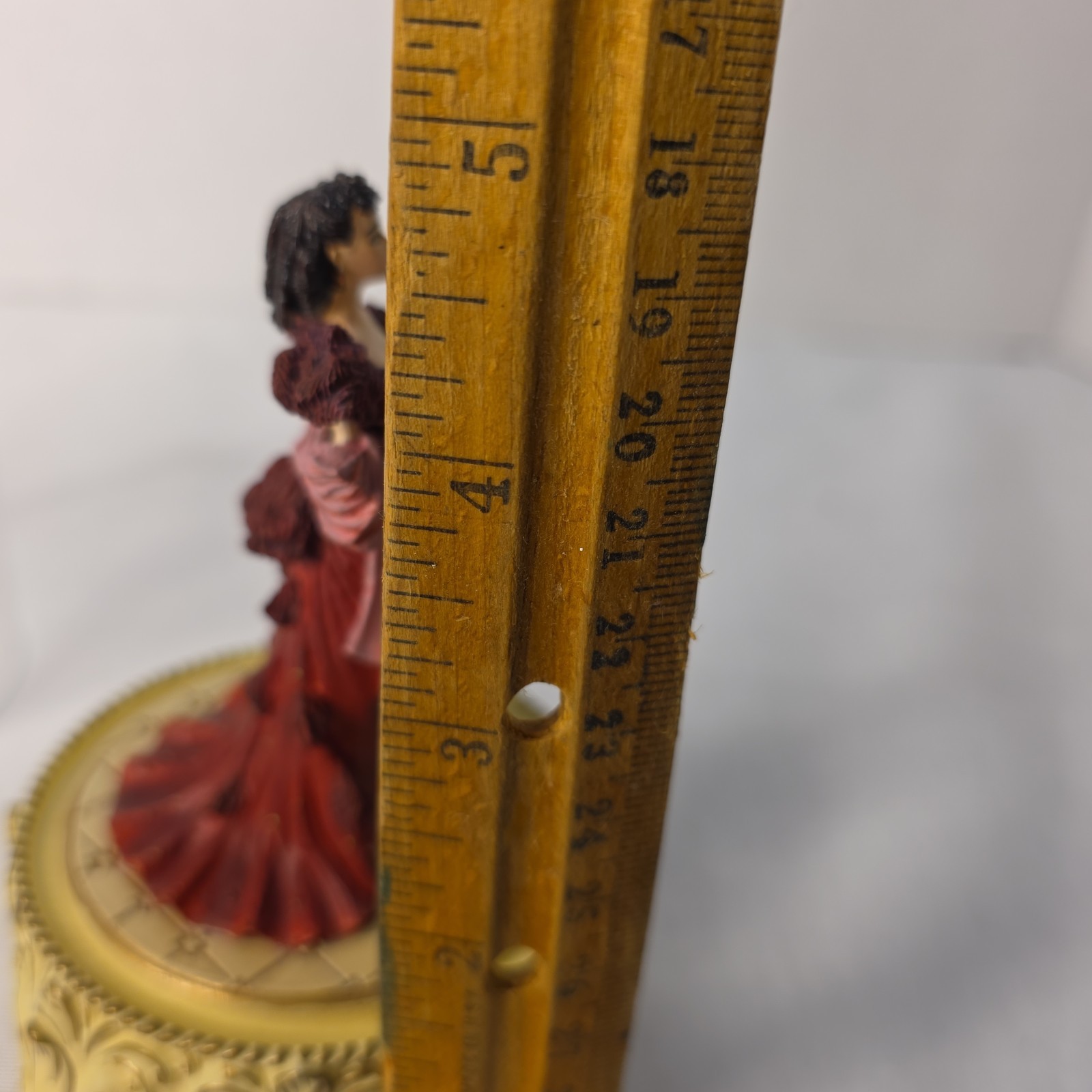 1993 Turner Gone With Wind Figurine “Scarlett’s Shame” w Dome *NO COA or Box*