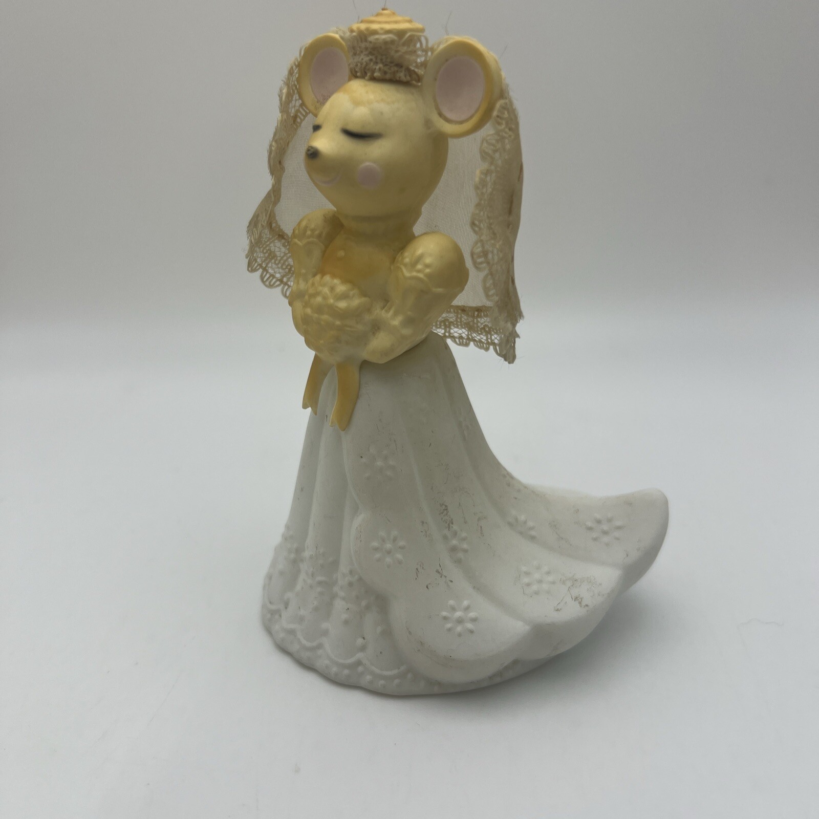 Avon Bride Mouse Perfume Bottle Figurine White Vintage With Vail 4” Tall USA