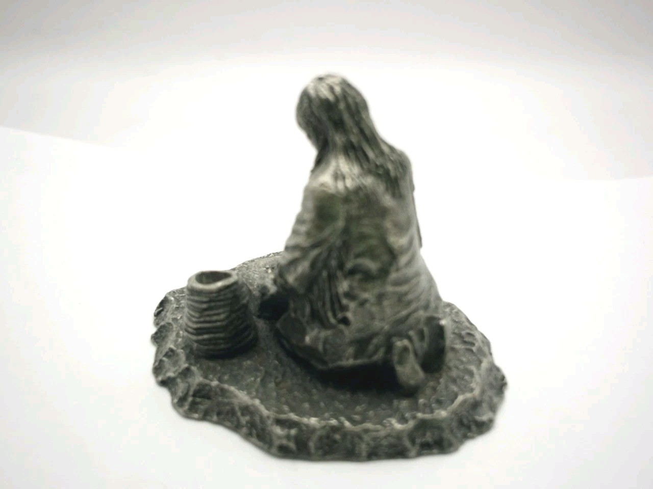 1 1/8″ Franklin Mint Small Fine Pewter Metal Cast Figurine 1983 “INDIAN WOMAN”