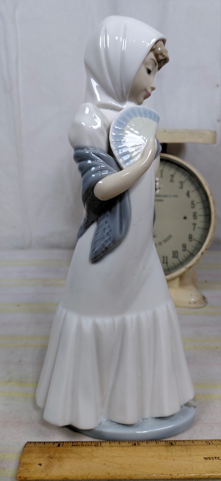 Vintage NAO by Lladro Madrid Girl with Fan Figurine Spain Porcelain Daisa 1980