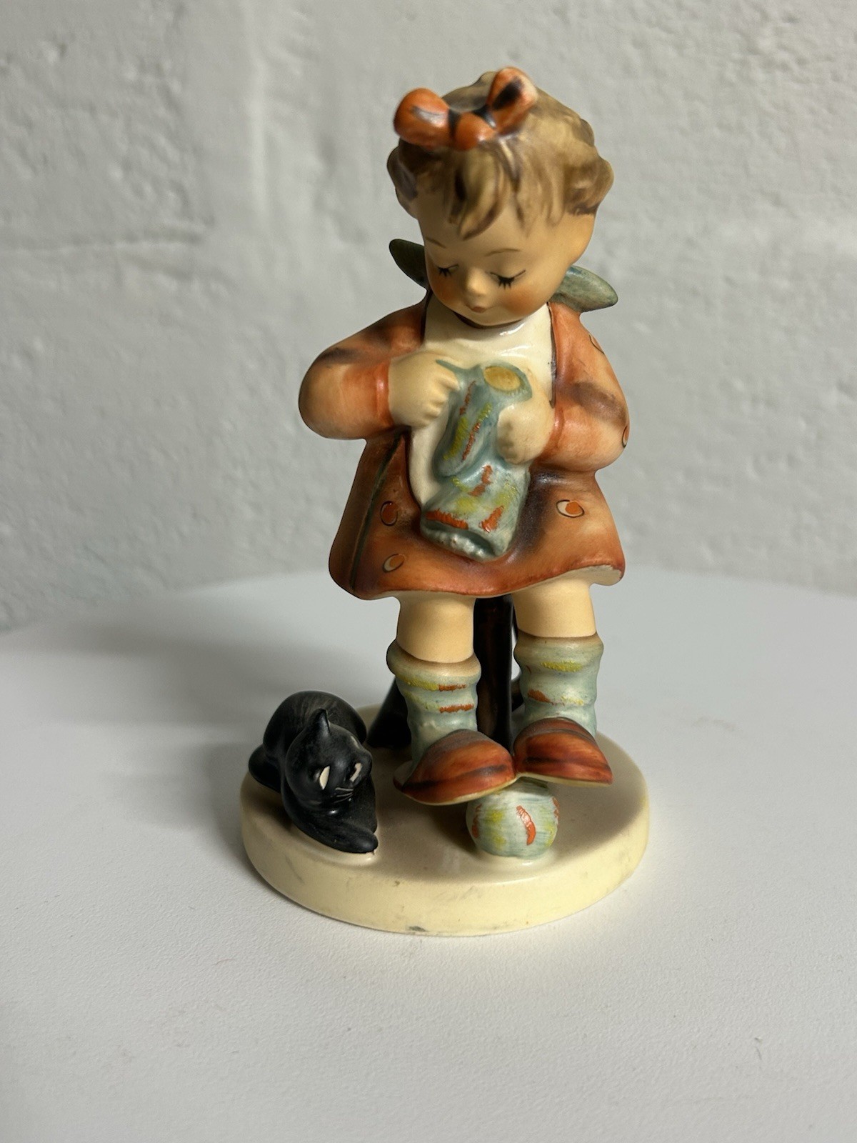 Goebel Hummel 133 Mother’s Helper Figurine TMK-6 W Germany 1980 Girl Cat 4.75″
