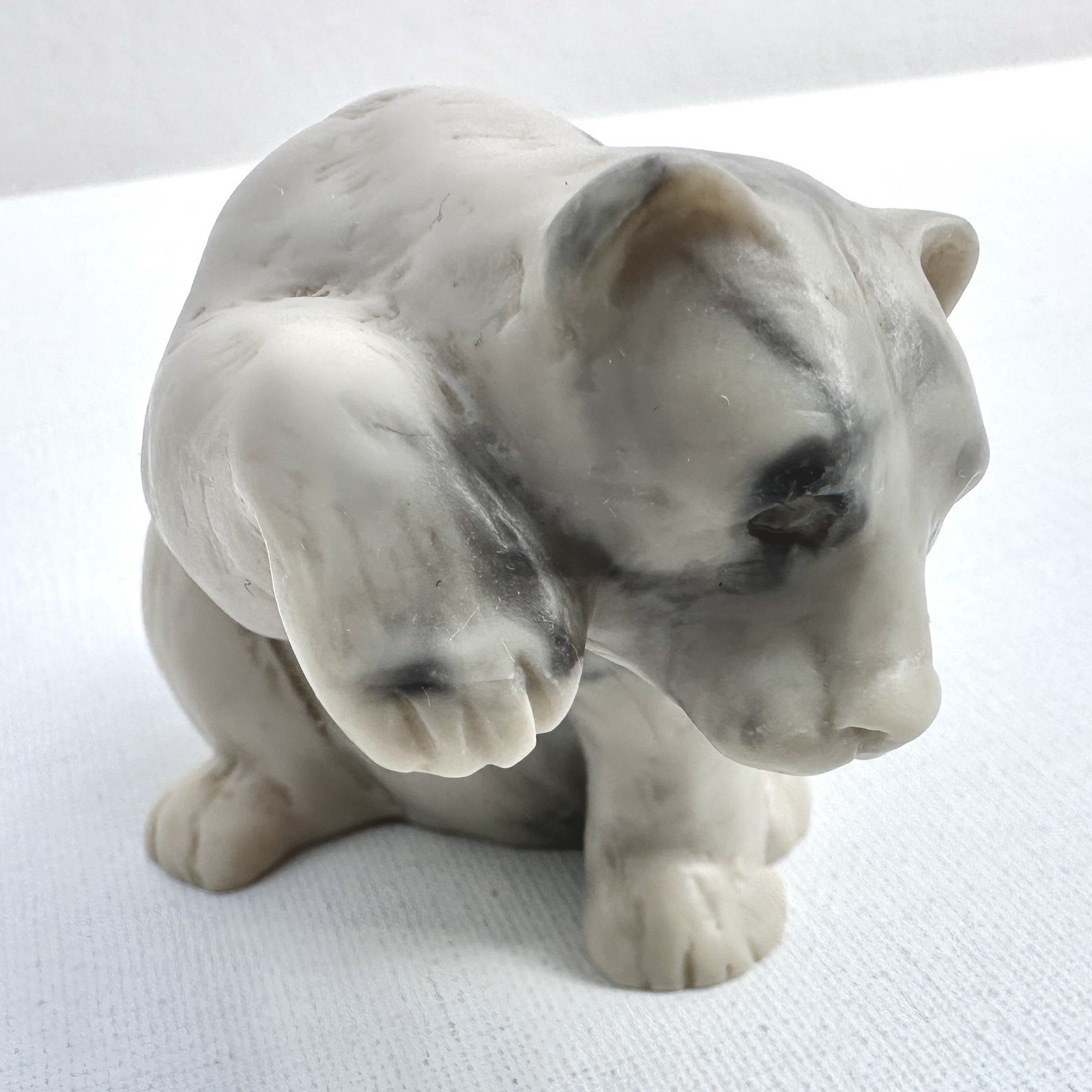 Faux Marble Resin Polar Bear, Off-White/ Gray Carved Marbled Stone Look EUC