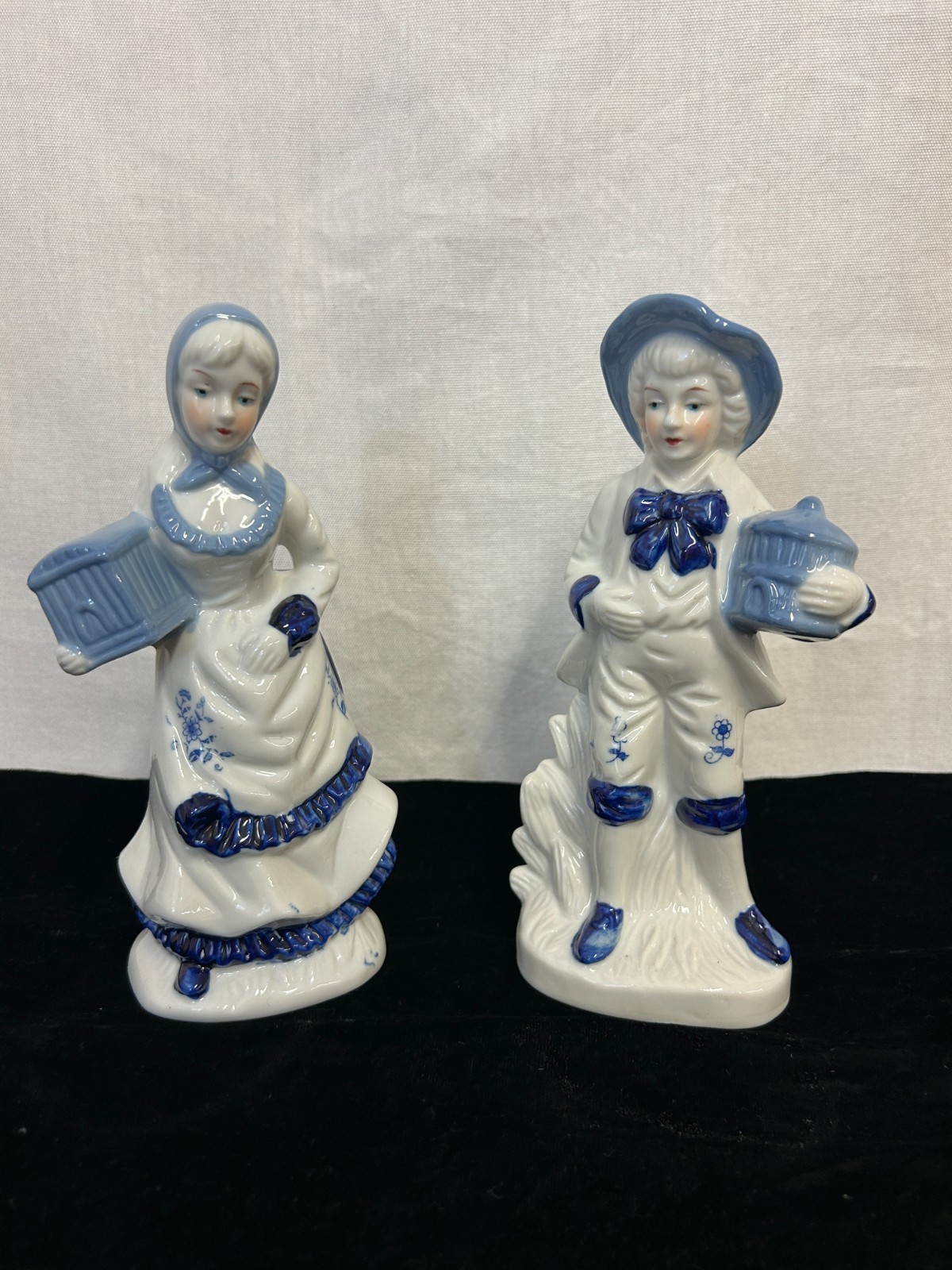 Shiah Yih Colonial Pair Couple Blue White Porcelain Figurines New Old Stock