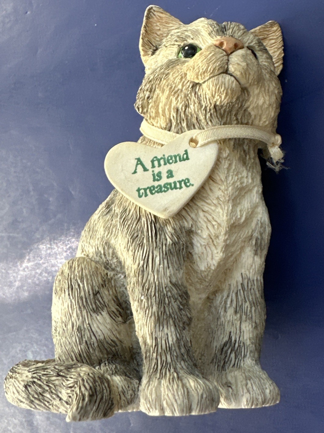 ADORABLE KITTEN FIGURINE W/ ‘A FRIEND IS A TREASURE’ HEART CHARM