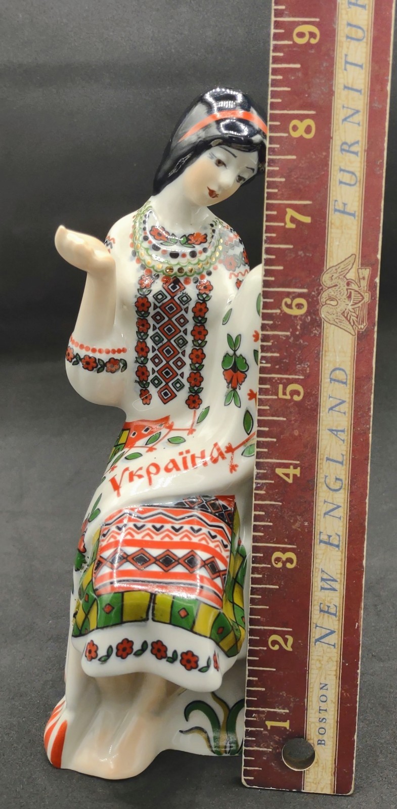 Vtg Porcelain Figurine Ukrainian Embroiderer Porcelain Factory Kyiv USSR 8.5″H