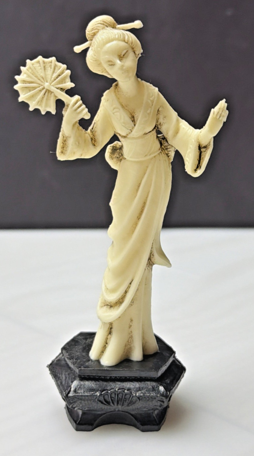 Vintage Depositato Fontanini Chinoiserie Asian Inspired Geisha Girl Fan Figurine