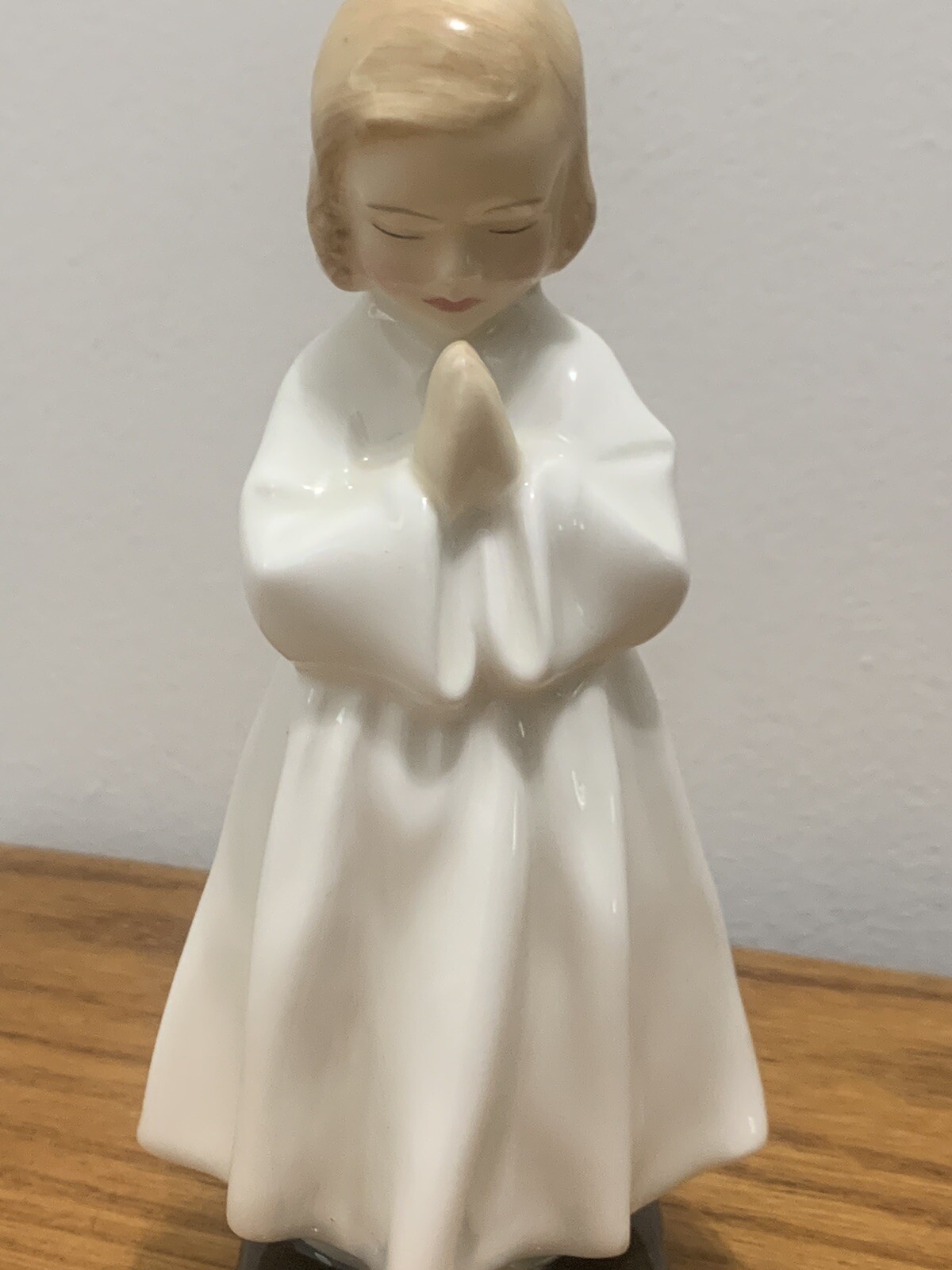Royal Doulton BedTime Figure HN1978 Girl Praying Excellent Condition See Photos