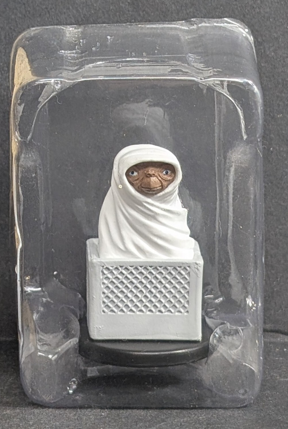 E.T. In Milk Crate Extra Terrestrial 1.75″ Figurine 2012 Universal WizKids NECA