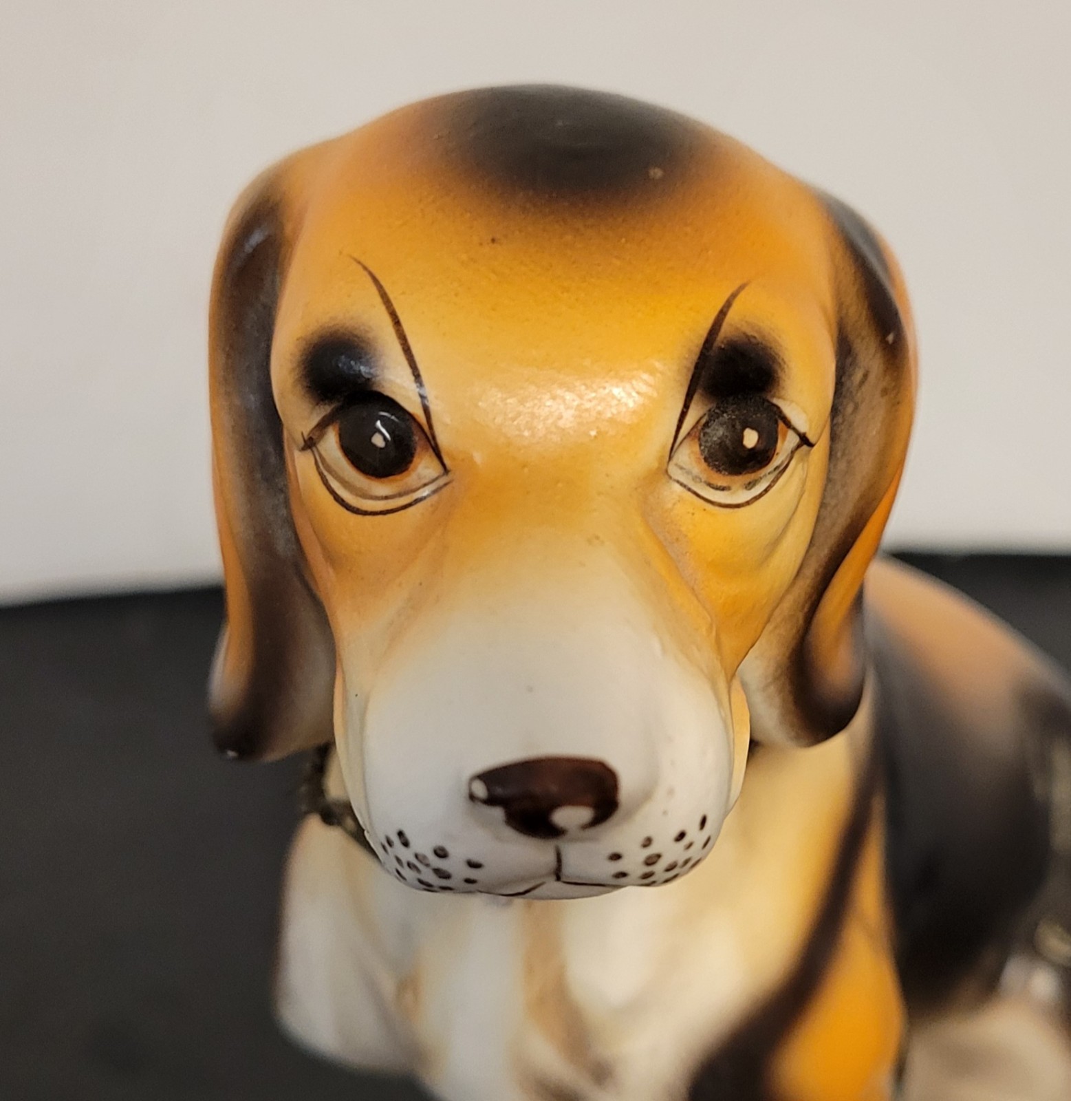 Vintage Brinn’s 5.75″ Ceramic Beagal Dog Figurine w/Chain Collar Made in Japan