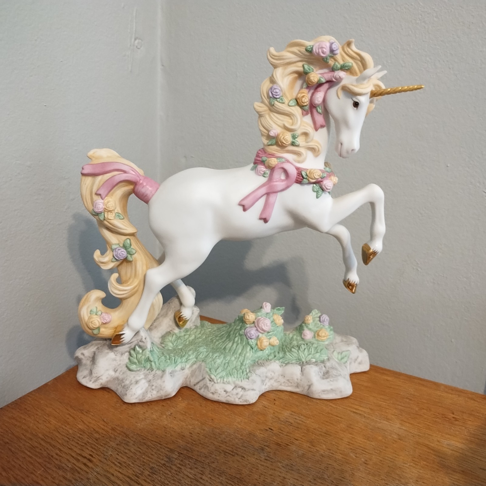 Lenox Gift of Knowledge Unicorn White Pink Yellow Christmas Holiday