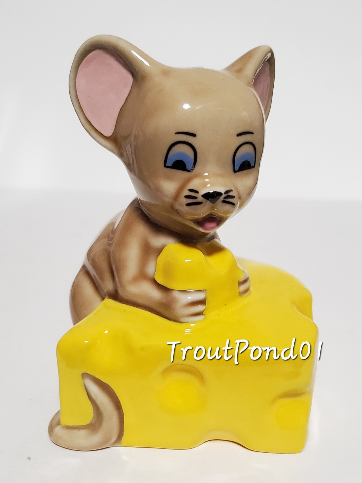 Wade Jim Beam Collector’s Fair Wisconsin Mouse Blow Up 1997 Porcelain Figurine