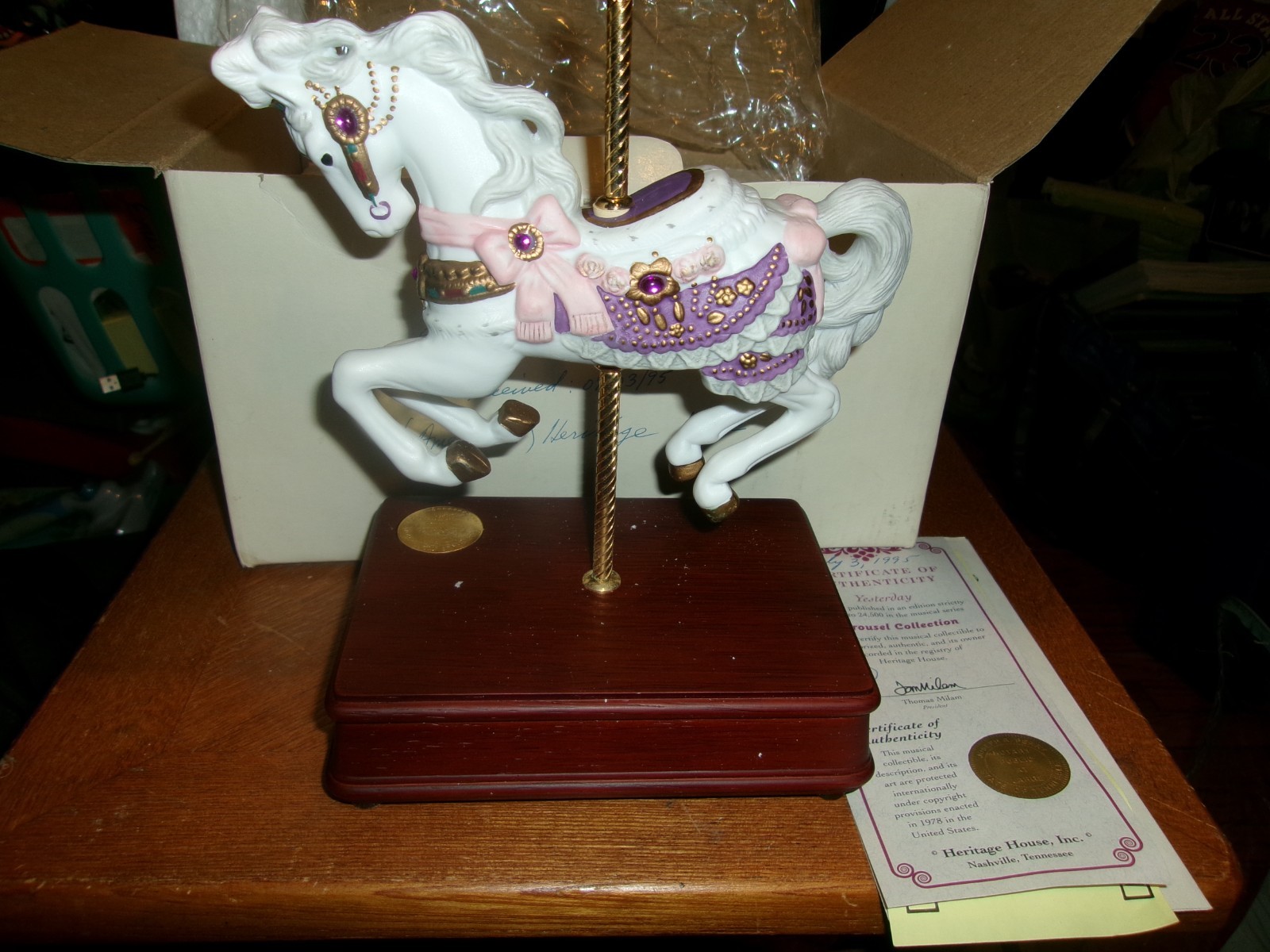 Heritage House Country Fair Collection Carousel Horse Plays YESTERDAY Musical