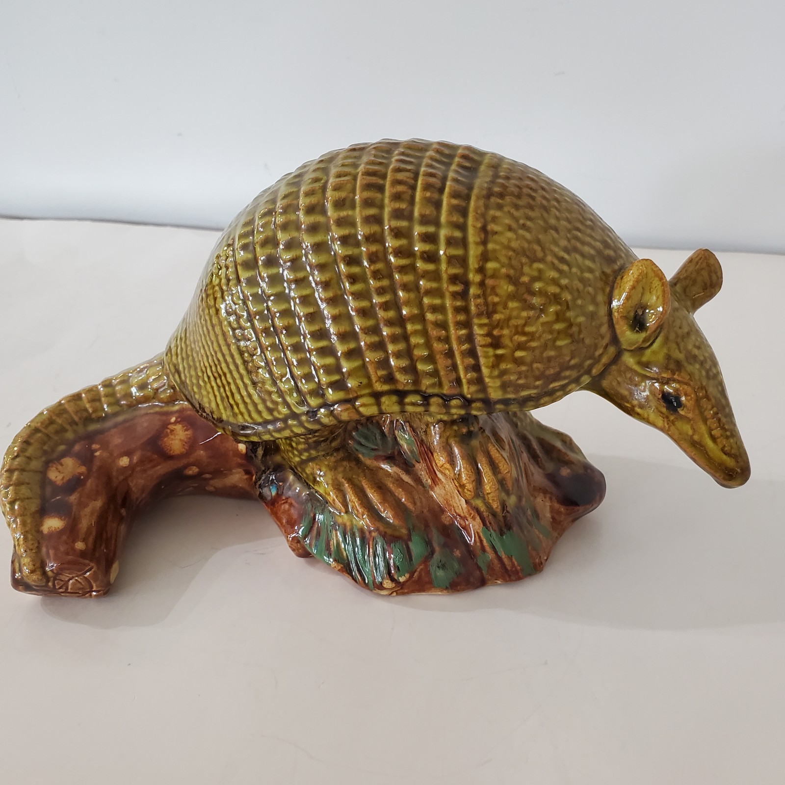 Ceramic Armadillo Figure 8.5L x 4.5H x 3.5″W 1996 No Cracks! Gag Gift! Unique!