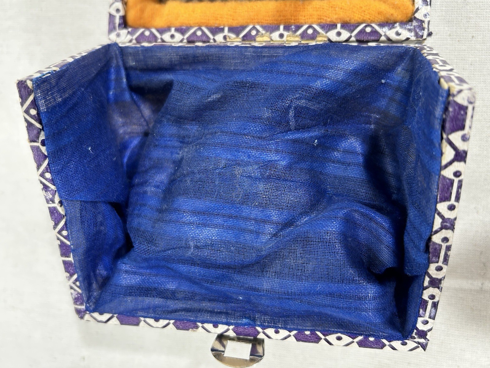 Marble Taj Mahal Replica Model 3” w/ Purple White Wood Box Case Lined