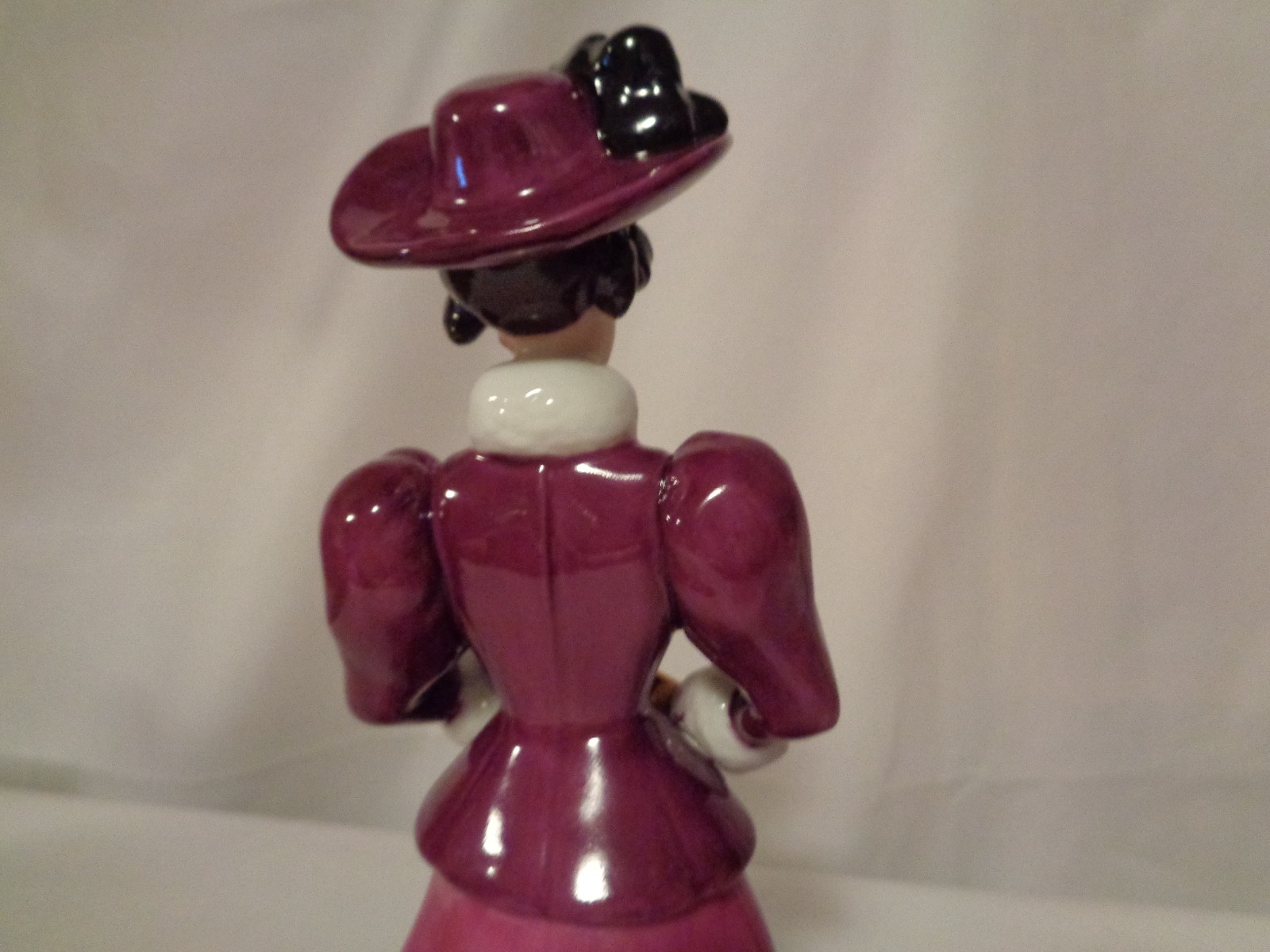 HALLMARK HOLIDAY TRADITIONS BARBIE DOLL PORCELAIN FIGURINE FIGURE wBox 1997 1996