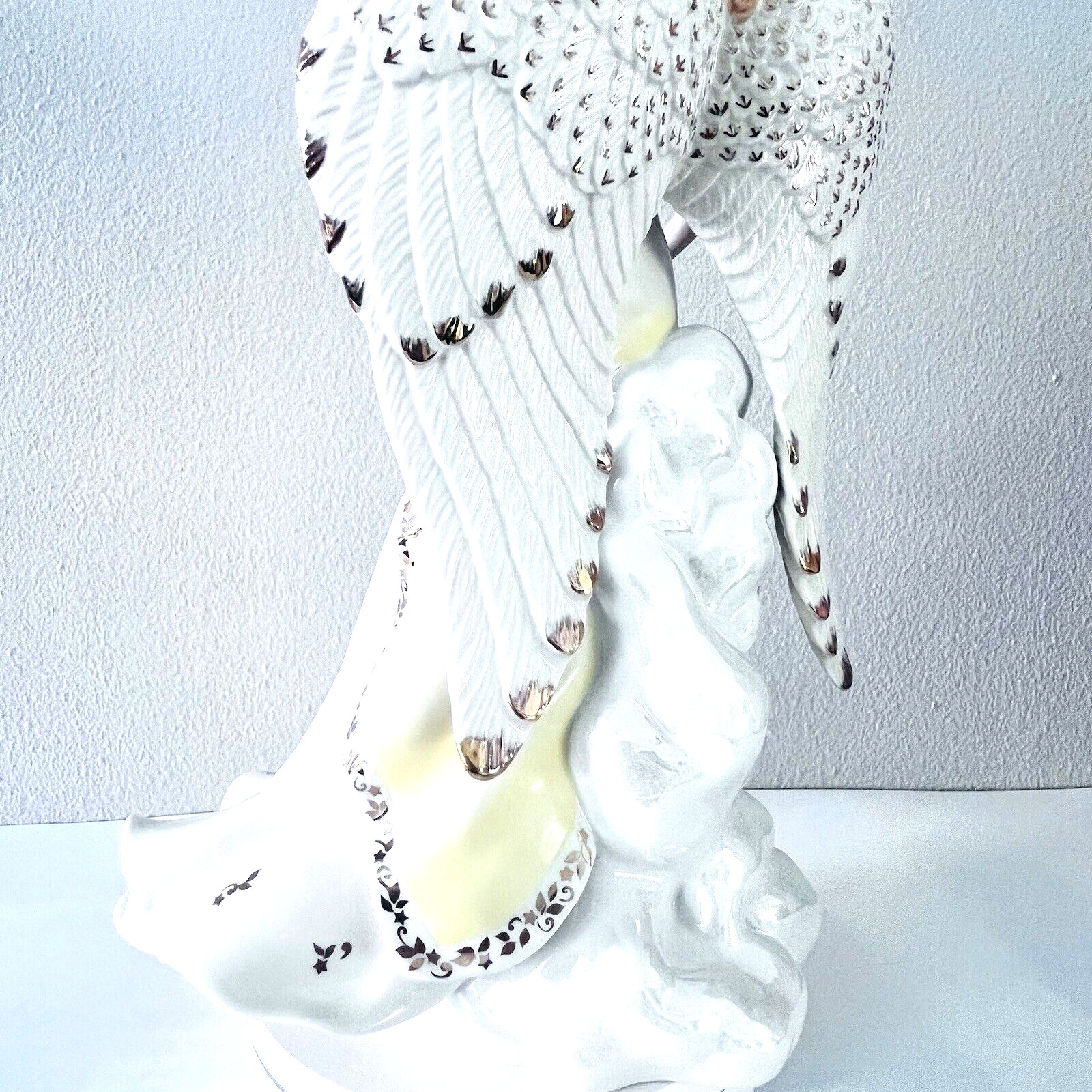 Lenox Limited Edition Angelic Honor Figurine Angel Holding Wreath 12”