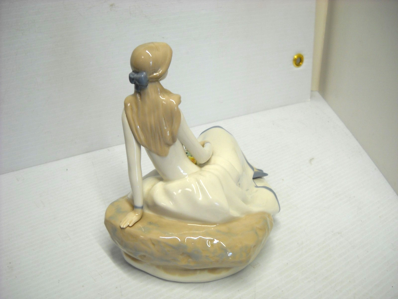 Lladro Artist Fulgencio Garcia Teresa The Tulip Maiden 1983 Fine Porcelain