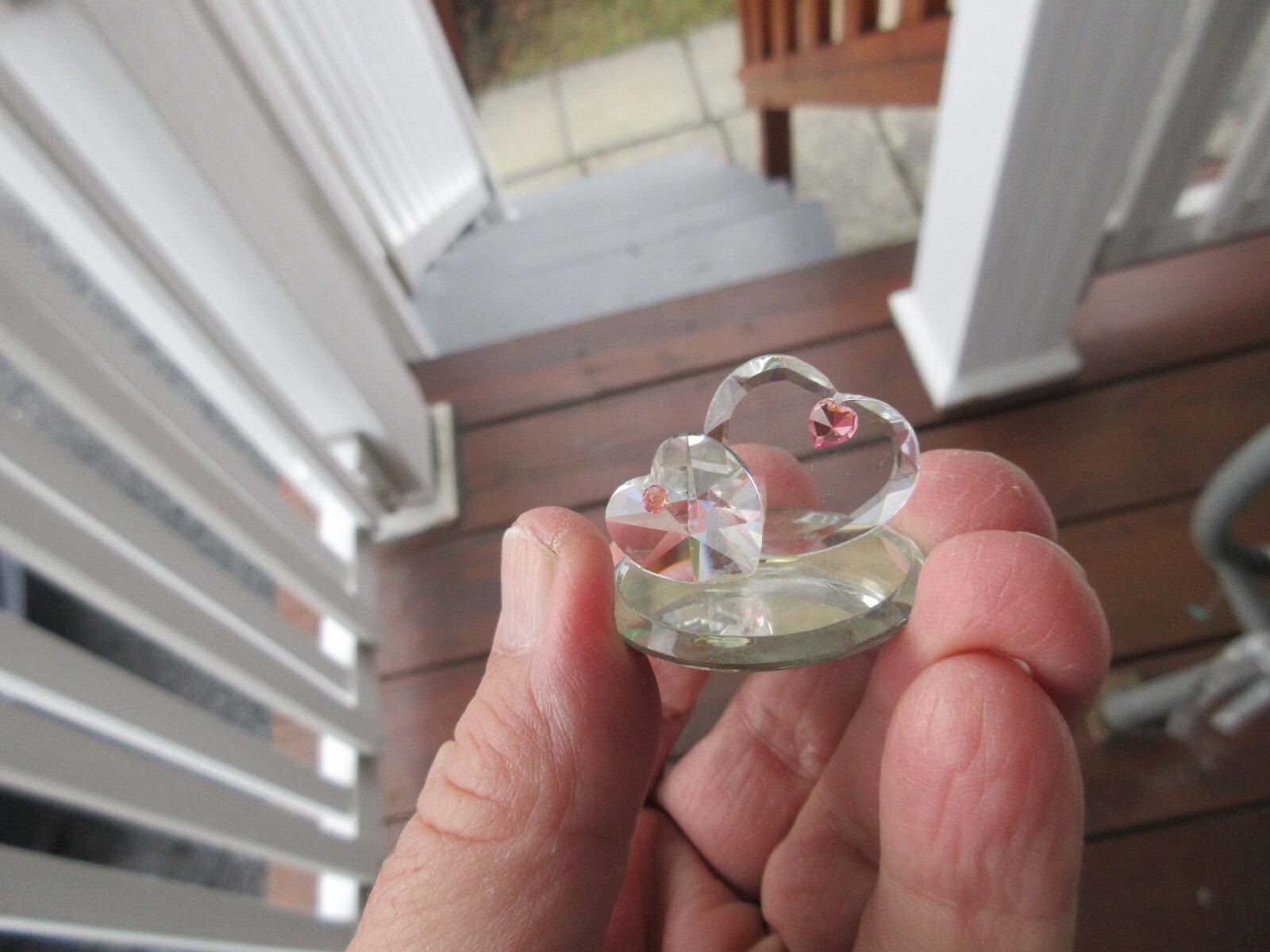 LOVELY~ 2 CLEAR & PINK GLASS LOVE HEARTS WITH MIRROR BASE FIGURINE~~1-3/8″