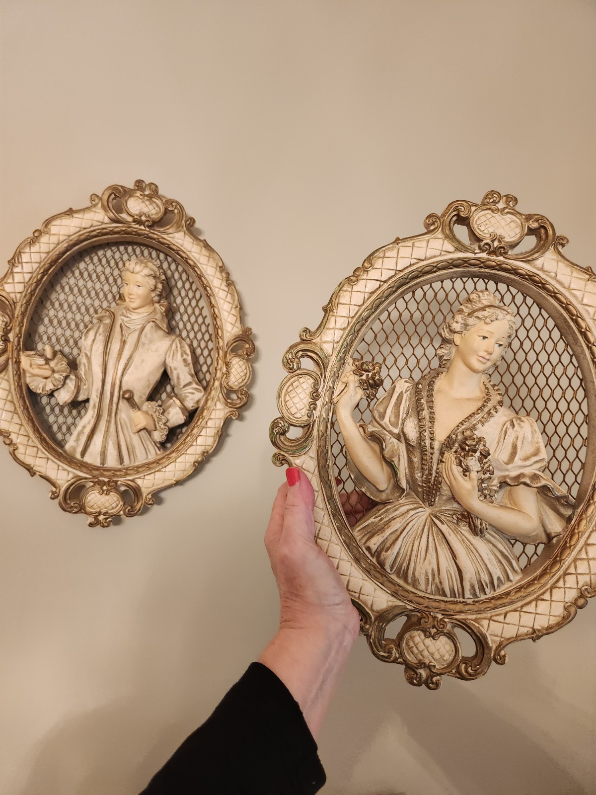 Victorian Style Romantic Couple Wall Sculptures Set of 2 Plaster Beige Gold