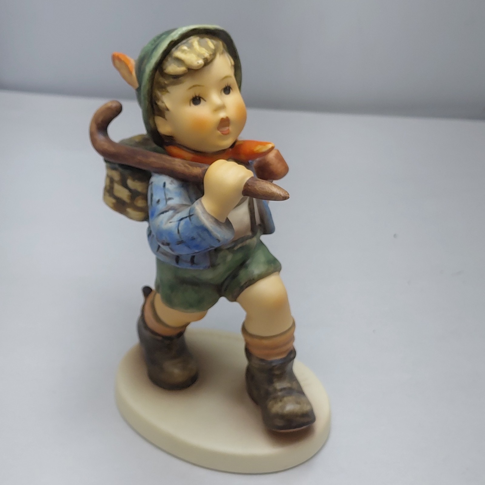 Hummel The Run A Way Figurine Goebel 327 Vintage 5 1/4″ runaway boy 1972