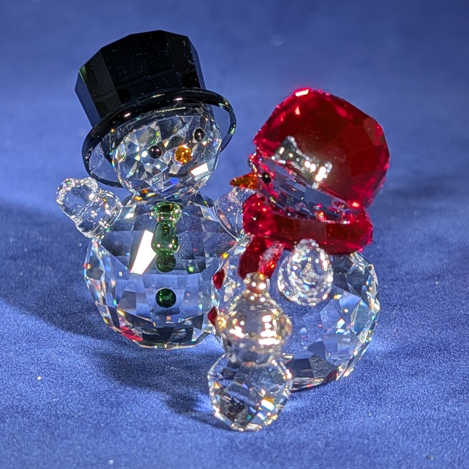 Swarovski Crystal Figurine SNOWMAN FAMILY #5533948