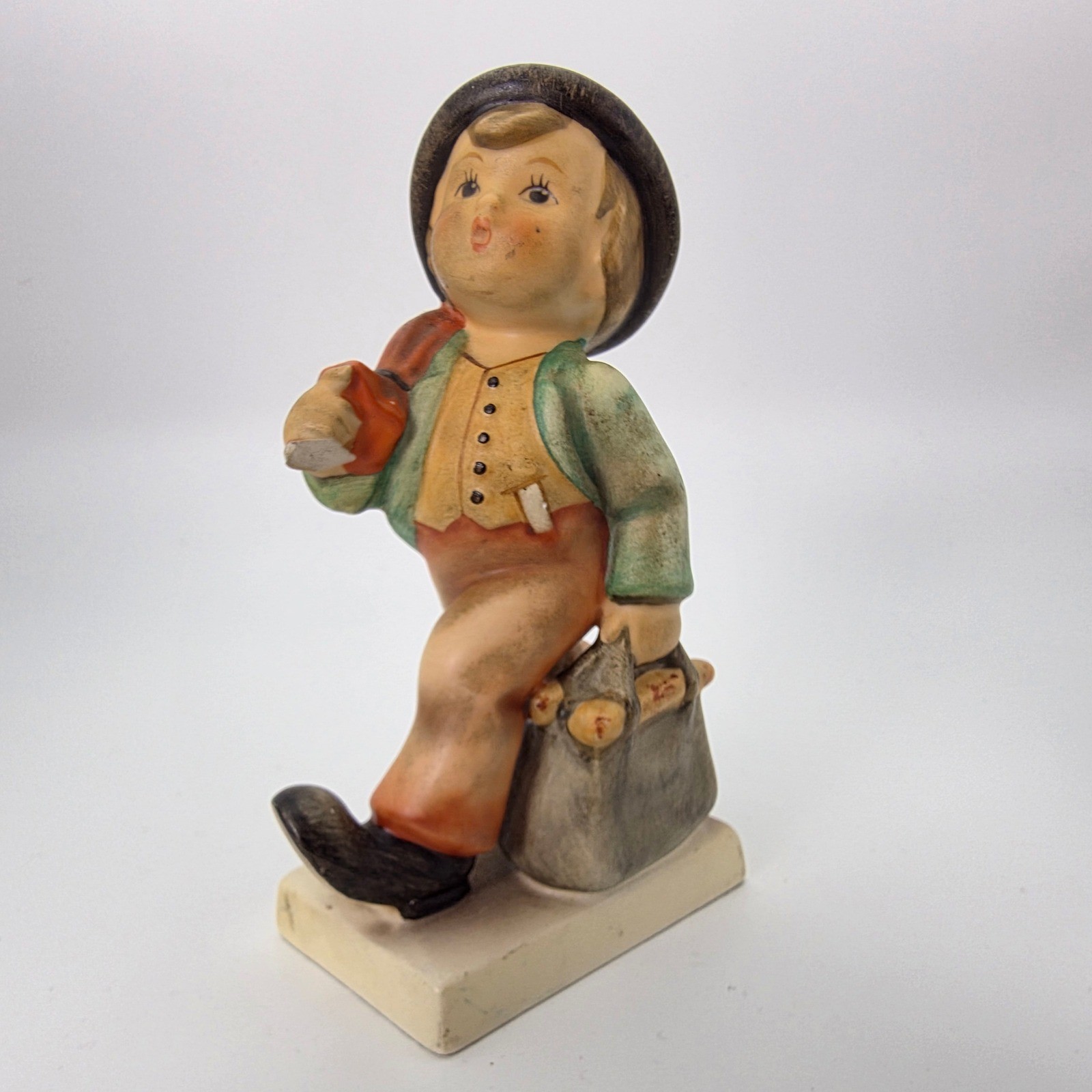 Goebel Hummel Figurine Unisex OS Multicolor Merry Wanderer 11 2/0 Broken AS IS