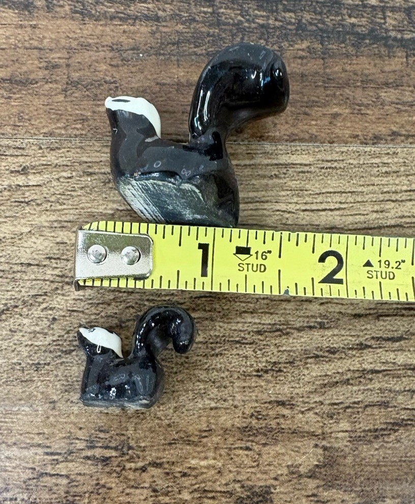 Vintage Mom & Baby Skunk Figurine Set Miniature Ceramic Set Of 2