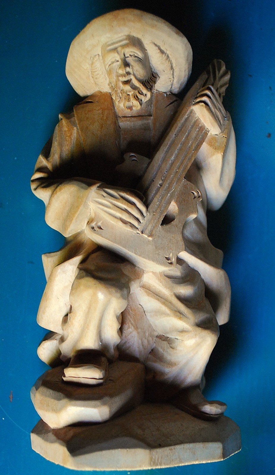 Antique BLACK FOREST GERMANY Hand Carved Wood Sculpture MAN PLAYING GUITAR 8.25″