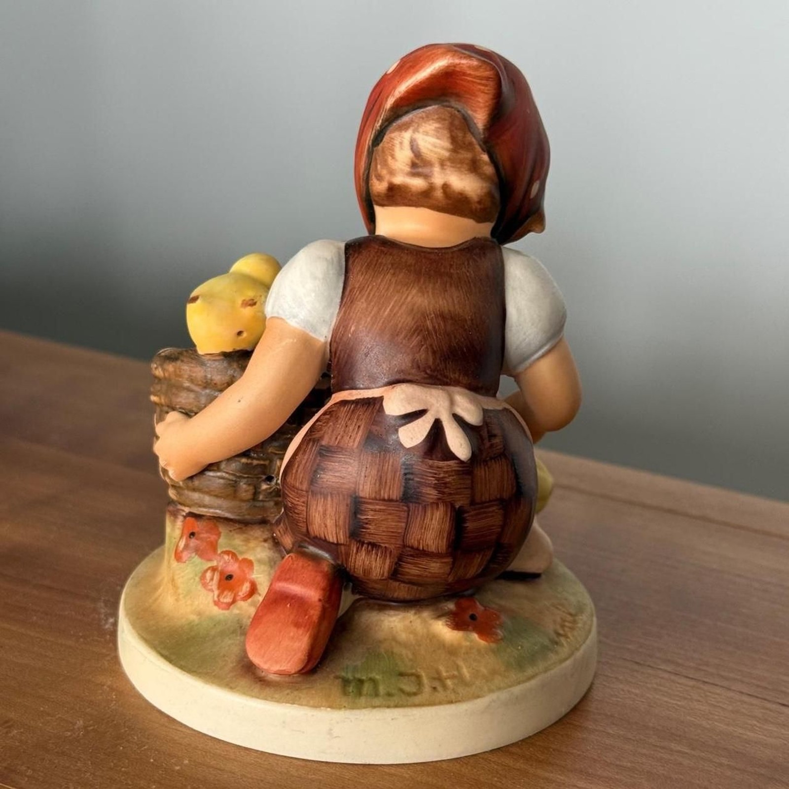 Vintage 1970’s Goebel HUMMEL CHICK GIRL Figurine #57 West Germany 4.5″ Tall