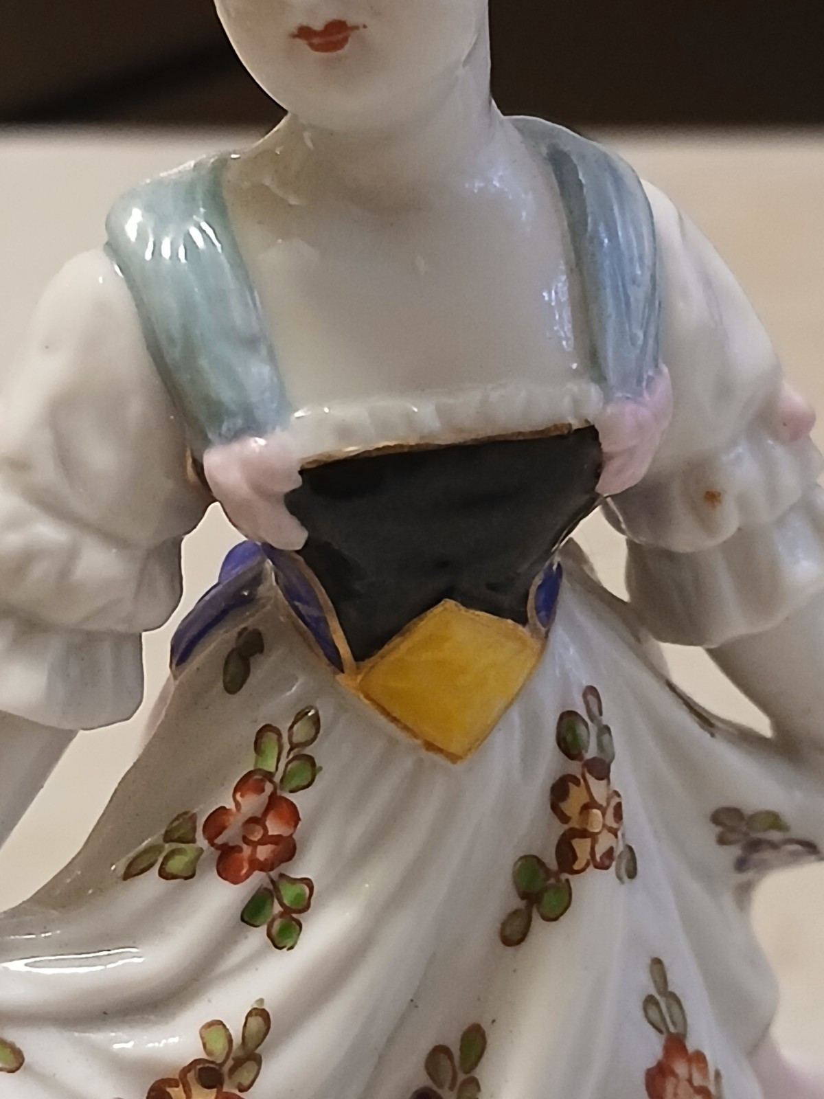 Beautiful 1930s VOLKSTEDT PORCELAIN GIRL FIGURINE FANCY DRESS CURTSY