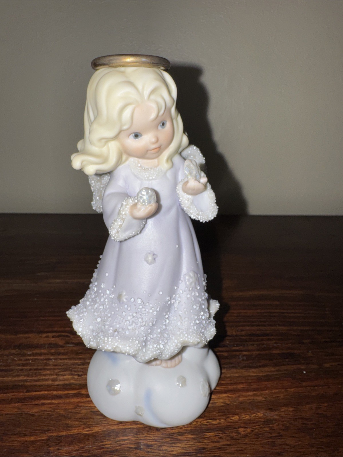 Heavenly Kingdom Angel With Snowflakes #533254 Enesco Collectible Figurine 1994