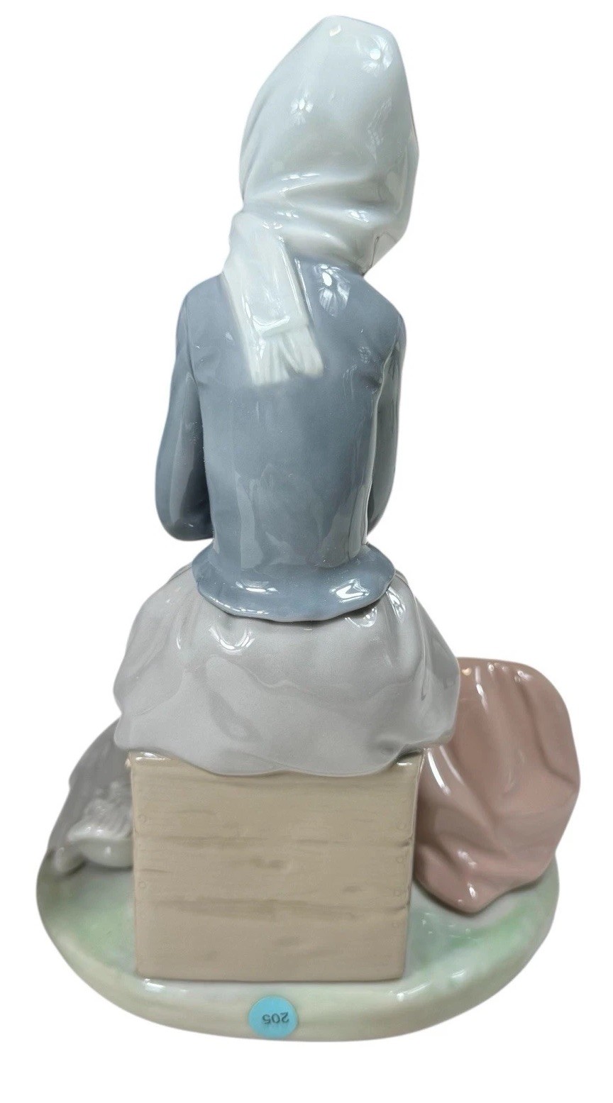 Lladro Duck Seller 1267 Porcelain Figurine Girl with Ducks Retired Spain w Box