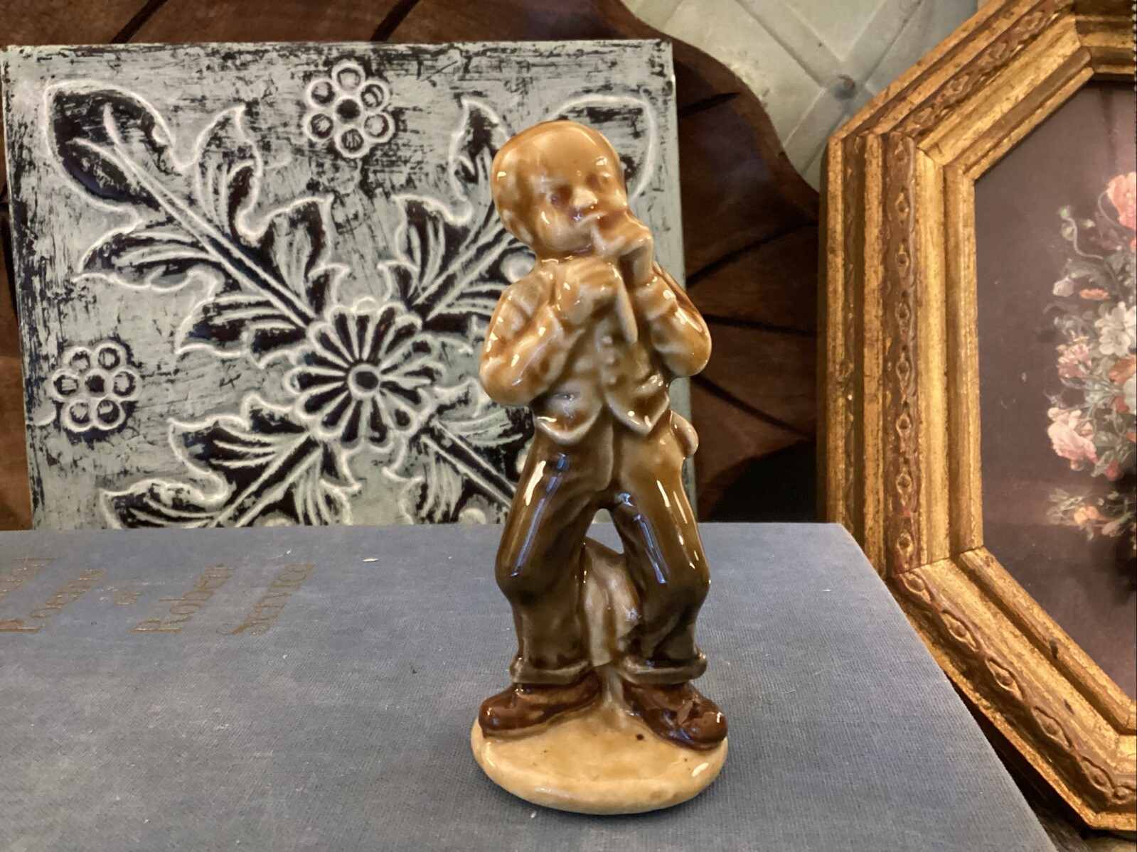 Wade Vintage glazed ceramic musical piper man figurine, Ireland 3 3/4” H
