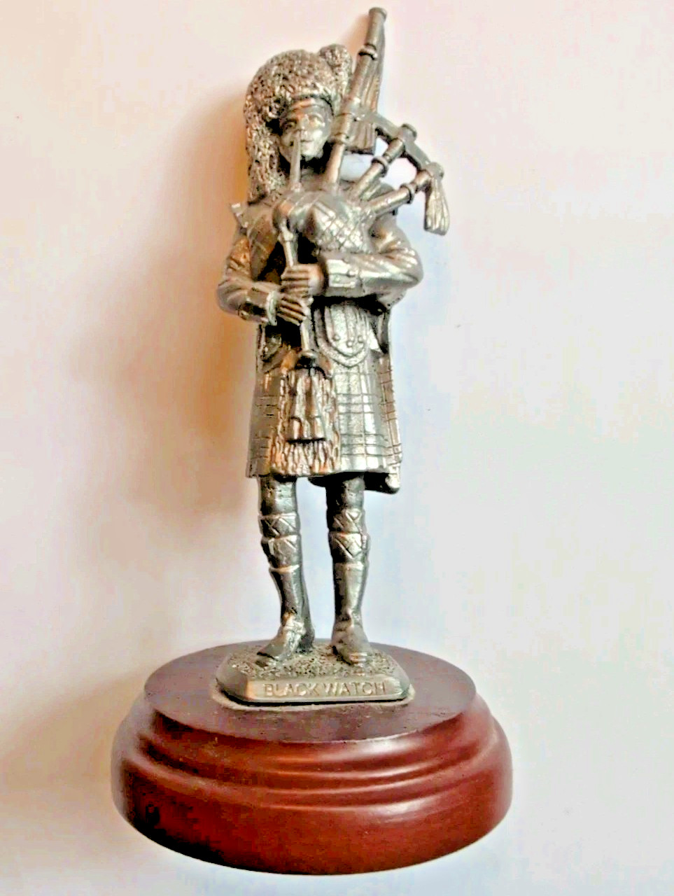 Piper Craft Pewter Scotland Bagpipe Player Kilt Black Watch 4″