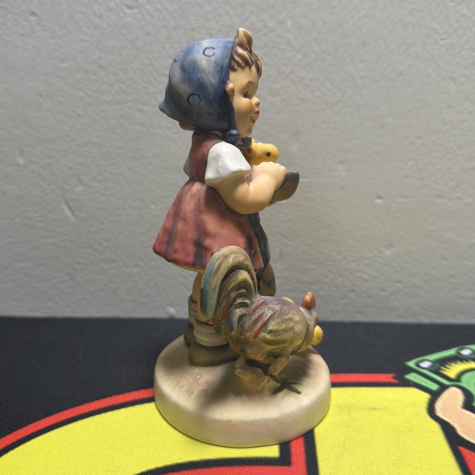 Goebel Hummel #199 “FEEDING TIME” Figurine TMK4 Girl w/ Hens 5.5″ Tall