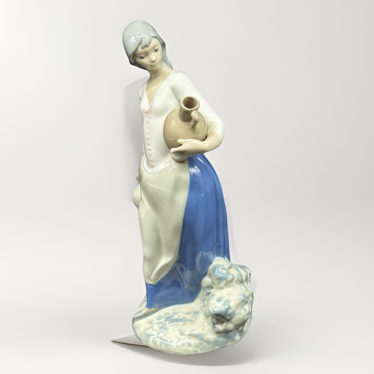 Lladro Rex Girl From the Fountain Handcrafted in Spain 10.5” Tall Nice