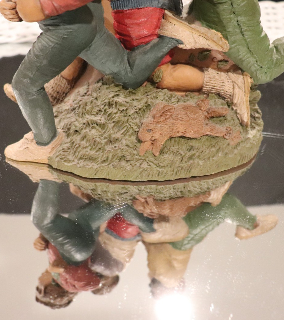 TOM CLARK CAIRN STUDIOS 2 BOYS 1 GIRL RUNNING SCULPTURE #8052 BY LEE STEVENS
