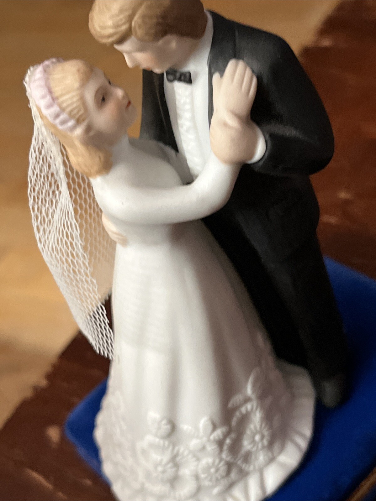 Vintage 1985 Lefton Hand Painted Taiwan Bride and Groom Figure 5.5”H